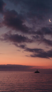 Cancer Moon Zodiac Aesthetic Sunset Reflection for Empathic Manifestation Wallpaper