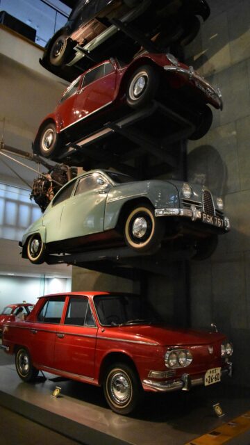 Vintage Classic Car Collection Museum Display Wallpaper