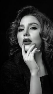 Stunning Black and White Portrait of a Glamorous Woman Phone Wallpaper