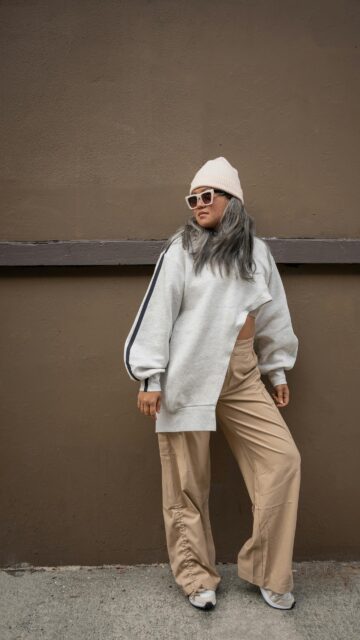 Cool Streetwear Fashion Girl in Beanie and Hoodie Mobile Wallpaper
