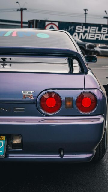 Stunning Midnight Purple Nissan Skyline GT-R R32 Rear View Mobile Wallpaper