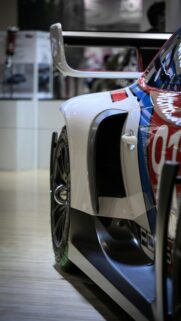 Stunning Porsche 911 RSR Race Car Side Profile High-Resolution Wallpaper