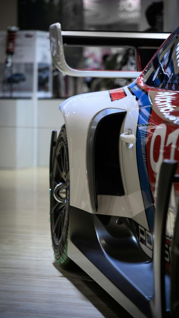 Stunning Porsche 911 RSR Race Car Side Profile High-Resolution Wallpaper
