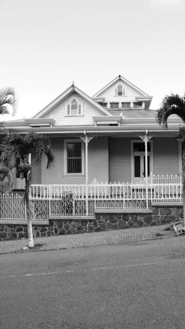Elegant Historic Architecture Vintage Style House Mobile Wallpaper