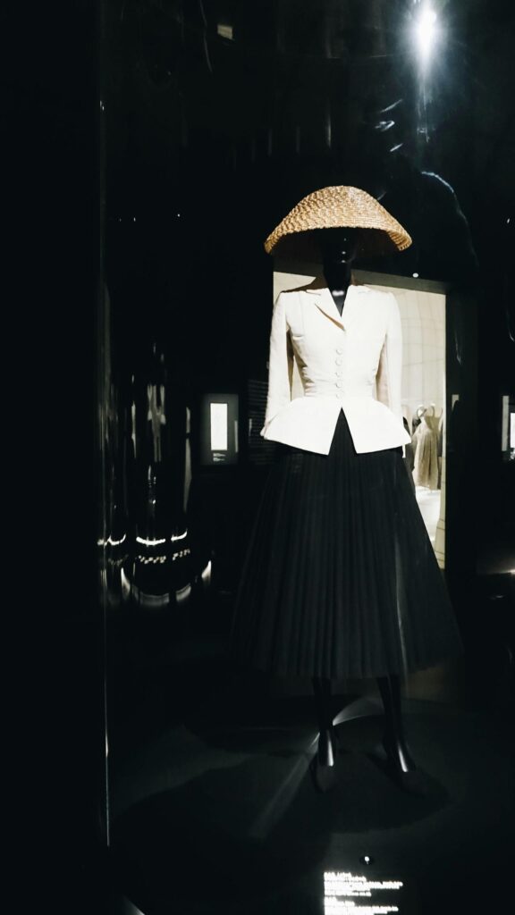 Elegant Fashion Display Minimalist Dark Exhibition Mobile Wallpaper