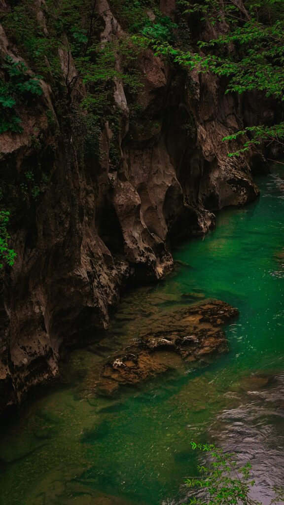 Emerald River Canyon Natural Stone Cliffs Mobile Wallpaper