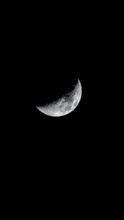 Waning Crescent Moon Phase Spiritual Energy 4K Minimalist Wallpaper