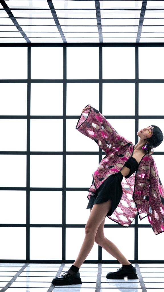 Elegant Fashion Model in Pink Patterned Kimono Art Wallpaper