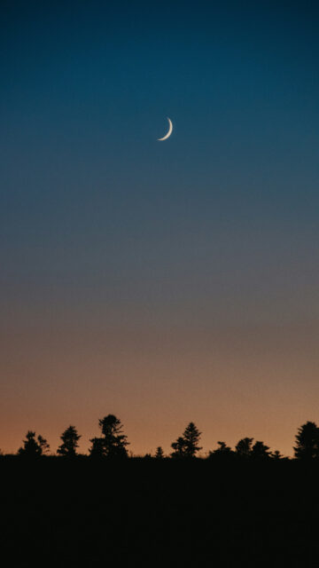 Crescent Moon Phase Spiritual Energy and New Beginnings Aesthetic Wallpaper