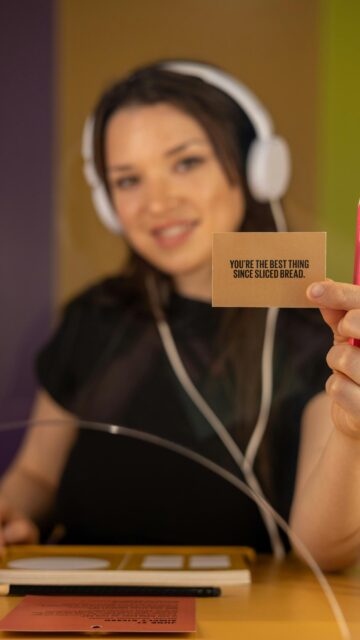 Woman Holding Sliced Bread Compliment Card Smartphone Background Wallpaper