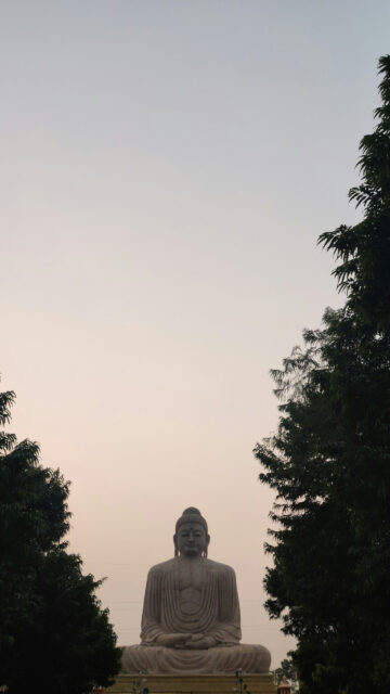 Meditating Buddha Statue Spiritual Serenity Desktop Wallpaper