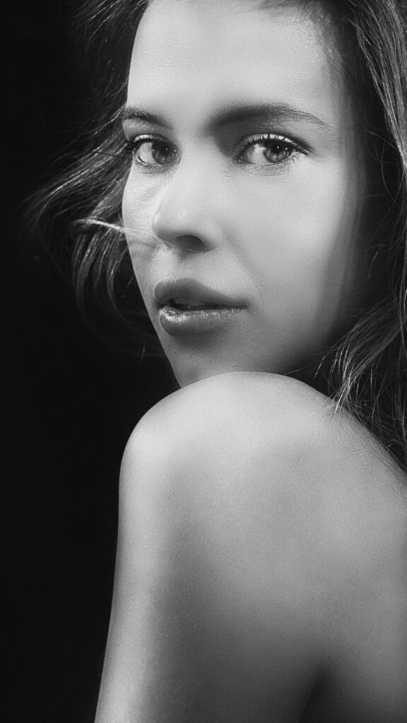 Stunning Black and White Portrait of a Beautiful Woman Mobile Wallpaper