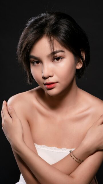 Stunning Portrait of an Elegant Asian Woman Mobile Wallpaper