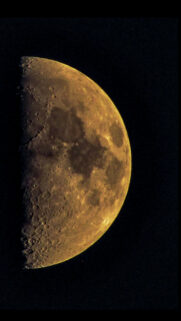 Waning Half Moon Lunar Cycle Spiritual Energy and Manifestation Wallpaper