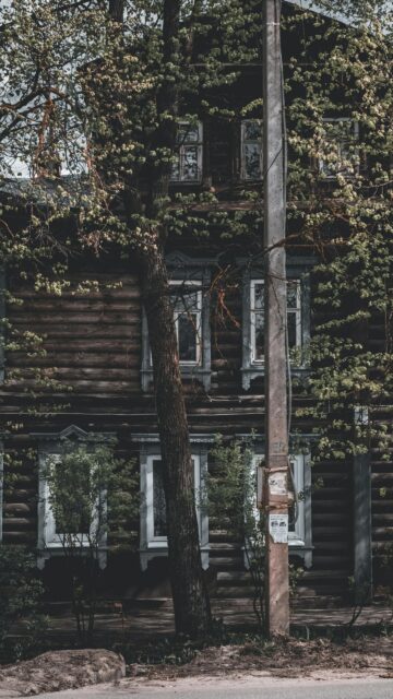 Vintage Wooden House Architectural Detail Mobile Wallpaper