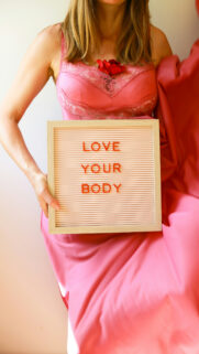 Love Your Body Daily Affirmation and Manifestation Spiritual Aesthetic Wallpaper