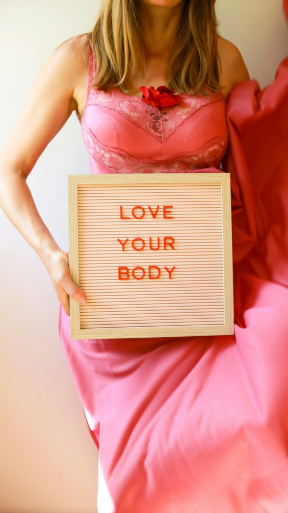 Love Your Body Daily Affirmation and Manifestation Spiritual Aesthetic Wallpaper
