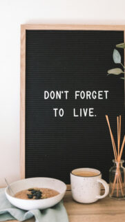 Don’t Forget to Live Aesthetic Vision Board Quote Wallpaper