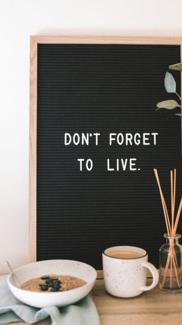 Don't Forget to Live Aesthetic Vision Board Quote Wallpaper