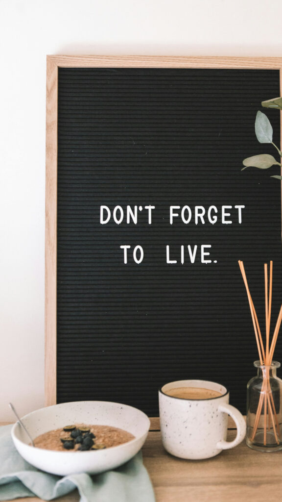 Don't Forget to Live Aesthetic Vision Board Quote Wallpaper