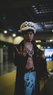Trafalgar Law Anime Cosplay Portrait Mobile Phone Wallpaper