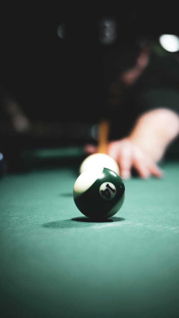 Close-up Billiards 14 Ball Shot High Quality Mobile Wallpaper