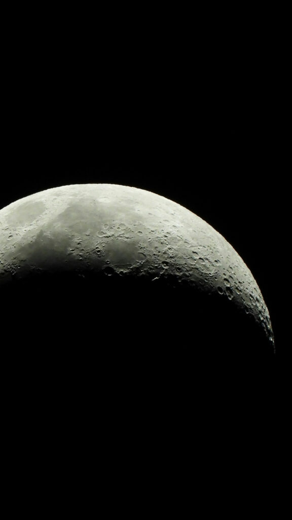 Stunning Gibbous Moon Phase Spiritual Energy 4K Mobile Phone Wallpaper