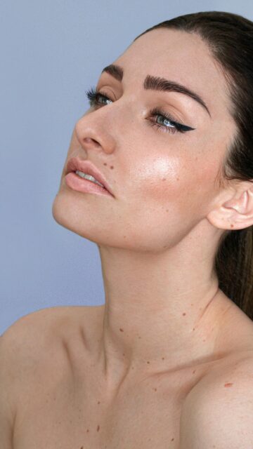 Stunning Portrait of a Woman with Natural Skin and Eyeliner Wallpaper