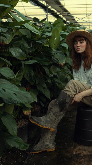 Aesthetic Greenhouse Gardener Portrait Mobile Phone Wallpaper