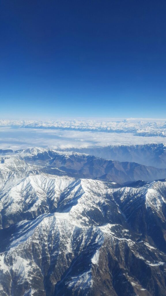 Breathtaking Aerial View of Snow-Capped Himalayan Mountains Wallpaper mixes detail and simplicity in a way that feels fresh every time the screen wakes up.