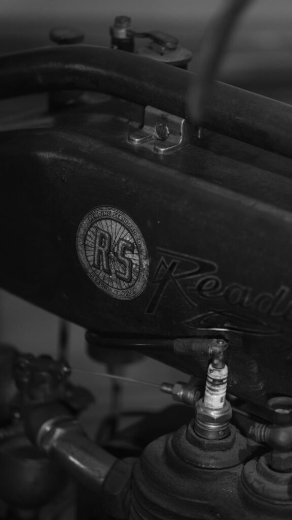Vintage Reading Standard Motorcycle Engine Black and White Wallpaper has the kind of color rhythm I keep returning to. Calm at first glance, detailed when you slow down.