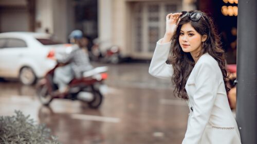 Elegant Asian Woman in White Blazer Street Style 4K Desktop Wallpaper