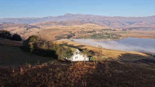 Secluded Farmhouse in Drakensberg Mountains 4K Wallpaper