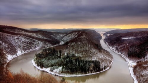 Breathtaking Saarschleife River Bend in Snowy Winter PC Wallpaper