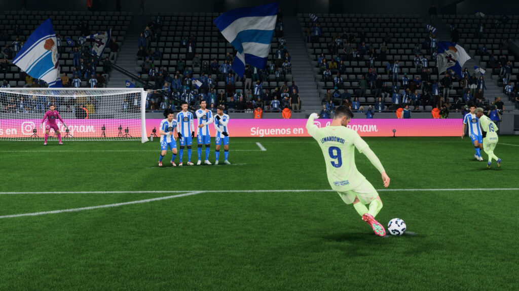 Robert Lewandowski Free Kick Action Shot FC Barcelona PC Wallpaper