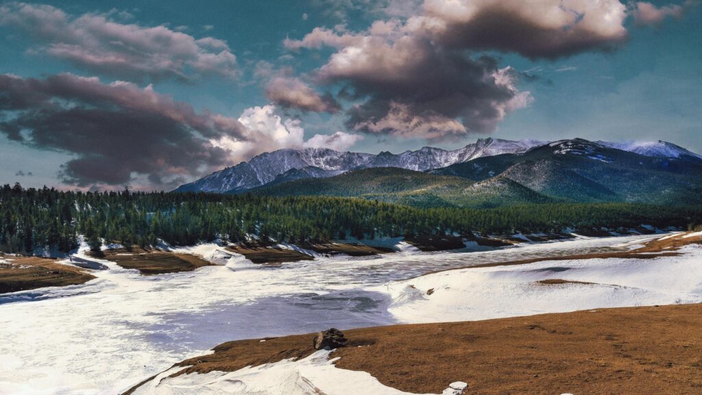 Breathtaking Snowy Mountain Peaks and Frozen Lake Landscape 4K Wallpaper