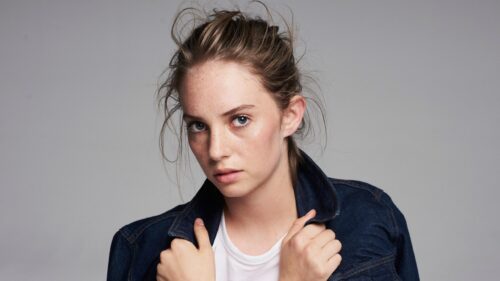 Maya Hawke Portrait in Denim Jacket Minimalist 4K PC Wallpaper