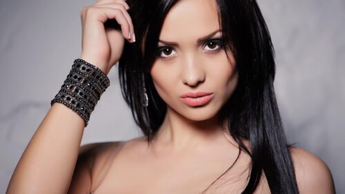 Beautiful Brunette Woman Portrait with Elegant Jewelry PC Wallpaper