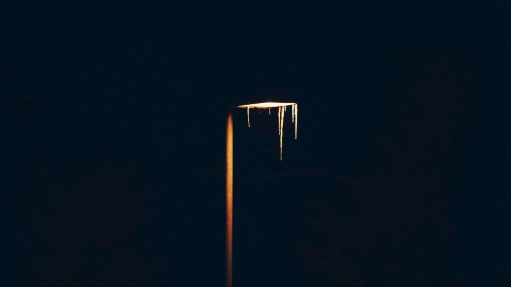 Minimalist Street Light with Icicles Against Dark Night Sky PC Wallpaper
