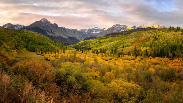 Breathtaking Autumn Mountain Valley Landscape 4K PC Wallpaper