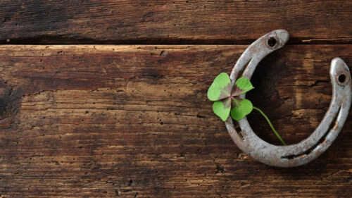Rustic Horseshoe and Four-Leaf Clover 4K Desktop Wallpaper