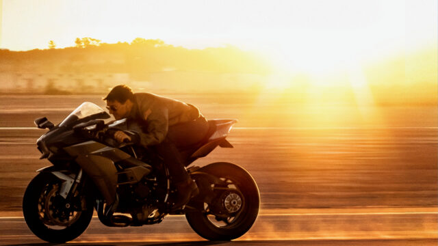 Tom Cruise Riding Sportbike at Sunset 4K Desktop Wallpaper