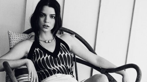 Anya Taylor-Joy Seated in Wicker Chair Desktop Wallpaper