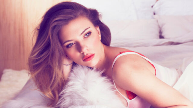 Scarlett Johansson Lying Down in Soft Light Desktop Wallpaper