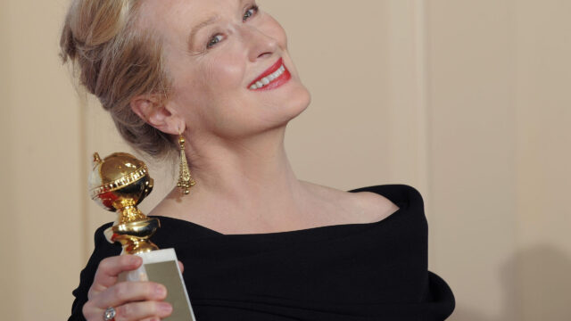 Meryl Streep With Golden Globe Award Desktop Wallpaper