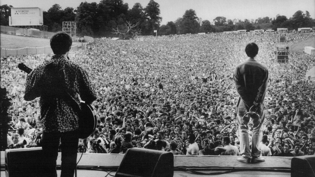 Oasis at Knebworth 1996 Iconic Concert Desktop Wallpaper