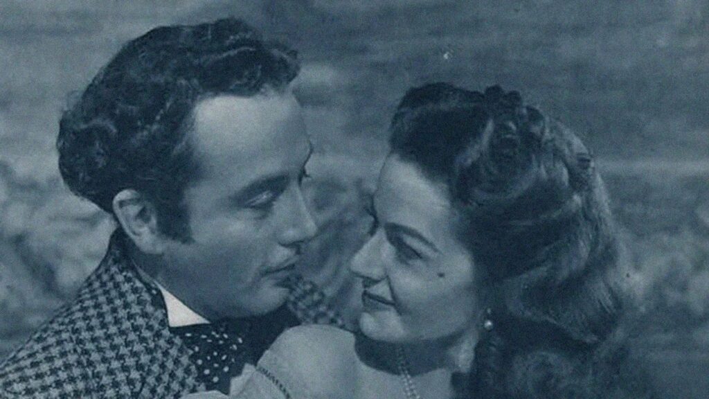 Classic Black and White Romantic Film Still Desktop Wallpaper