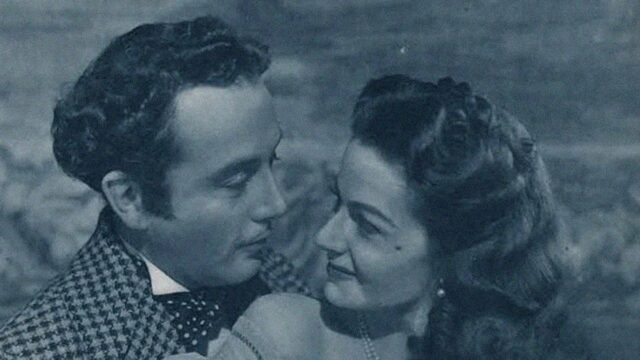 Classic Black and White Romantic Film Still Desktop Wallpaper