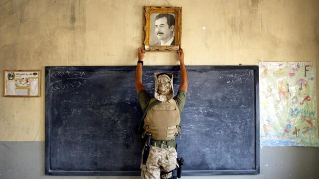 US Soldier Removing Saddam Hussein Portrait Desktop Wallpaper