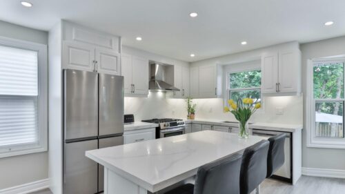 Modern White Kitchen Interior with Marble Island Desktop Wallpaper